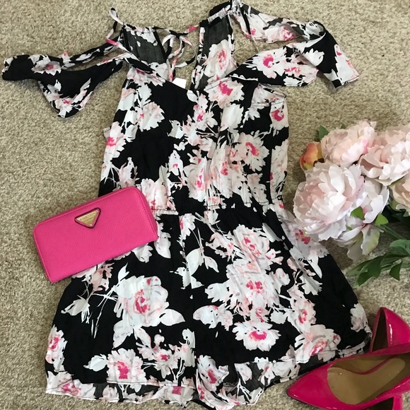 Black rose romper 🌸 - Picture 1 of 5